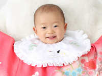 世田谷喜多見狛江のお宮参り写真　正絹ピンク色の女の子掛け着レンタル