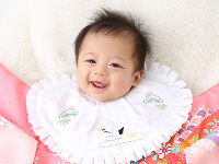 世田谷喜多見狛江のお宮参り写真　正絹ピンク色の女の子掛け着レンタル