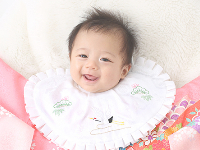 世田谷喜多見狛江のお宮参り写真　正絹ピンク色の女の子掛け着レンタル