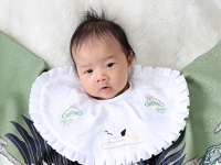 世田谷喜多見狛江のお宮参り写真　正絹緑色の男の子掛け着レンタル