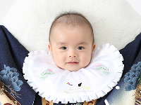 世田谷喜多見狛江のお宮参り写真　正絹紺色の男の子掛け着レンタル