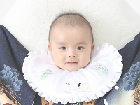 世田谷喜多見狛江のお宮参り写真　正絹紺色の男の子掛け着レンタル