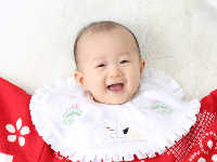 世田谷喜多見狛江のお宮参り写真　正絹赤い女の子掛け着レンタル