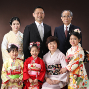 七五三7歳正絹着物レンタル　絞り赤 家族  世田谷区喜多見狛江