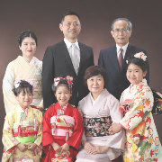 七五三7歳正絹着物レンタル　絞り赤 家族  世田谷区喜多見狛江