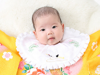 世田谷喜多見狛江のお宮参り写真　正絹黄色い女の子掛け着レンタル